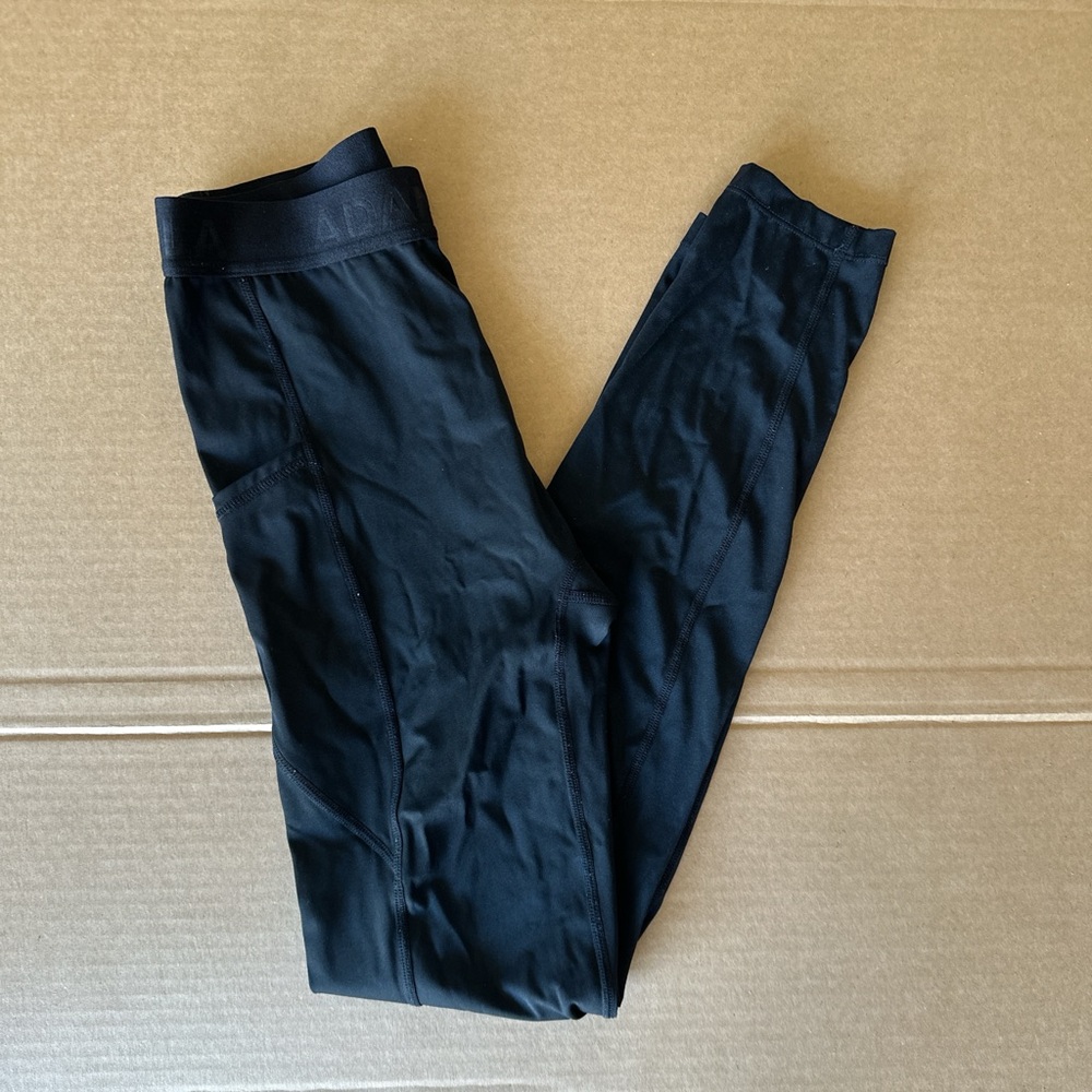 Black leggings with a pocket